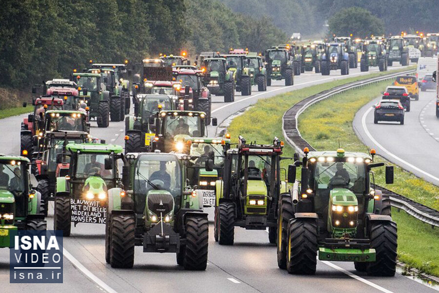 ویدیو/ اعتراض کشاورزان اروپایی با تراکتور