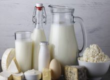 سرانه مصرف شیر در کشور حدود ۷۰ کیلو/ یارانه‌ای برای خرید محصولات لبنی اختصاص یابد